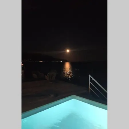 Villa Alex Near Split * Mimice